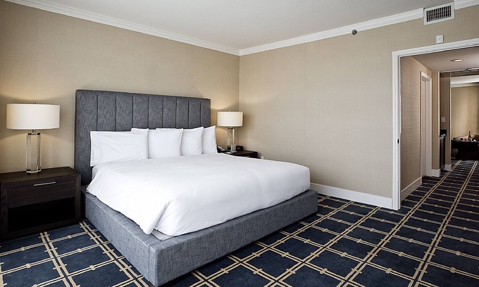 Sunnyvale West Hotel | Discover Your Ideal Getaway: Pet-Friendly with Pool Access