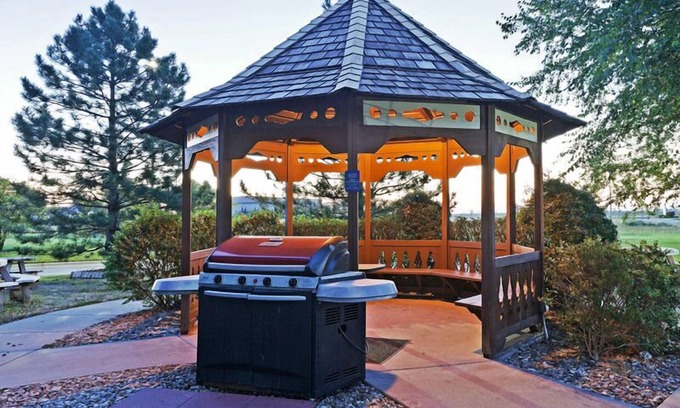 Wichita Hotel | Your Ideal Getaway: Kitchen, Free Parking & Pet Friendly!