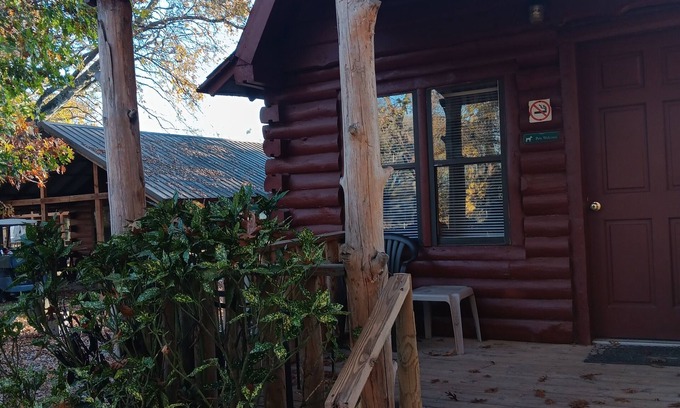 Weatherford Cabin | Your Ideal Getaway: Full Kitchen, Pool & Pet Friendly