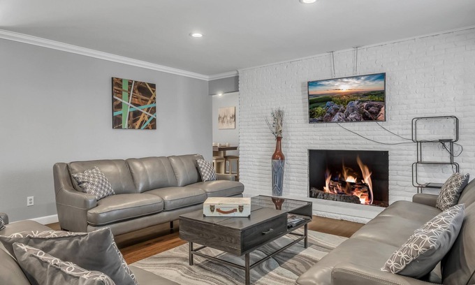 Central Oklahoma City House | Unforgettable JustLikeHome OKC - Luxury Stay with Pool & Spa