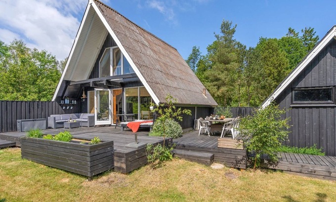 Ertebølle House | Jütte: Relax by Oceanfront Bliss, Steps from the Inlet