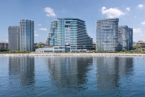Bakırkoy Hotel | Elegant JW Marriott Istanbul with Oceanfront Views and Spa