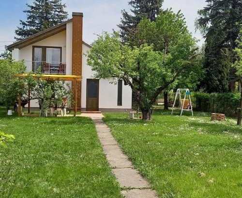 Bekescsaba Apartment | Discover Két Puli Vendégház: Pet-Friendly Retreat