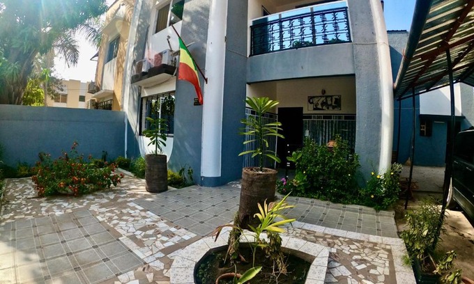 Ziguinchor House | Budget-Friendly Kër Adja: Rated 9/10 with Family Amenities
