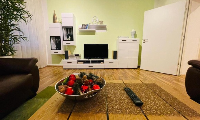 Vorderer Westen Apartment | Top-Rated Königstor: Family-Friendly Getaway Awaits