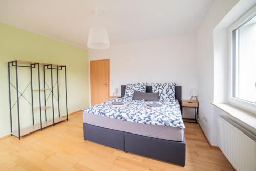 Postbauer-Heng Apartment | Cozy Köstlbach Apart: Pet-Friendly Stay in Nürnberg