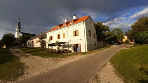 Koveskal House | Pet-Friendly Köveskál Panzió with a 9.5 Guest Rating