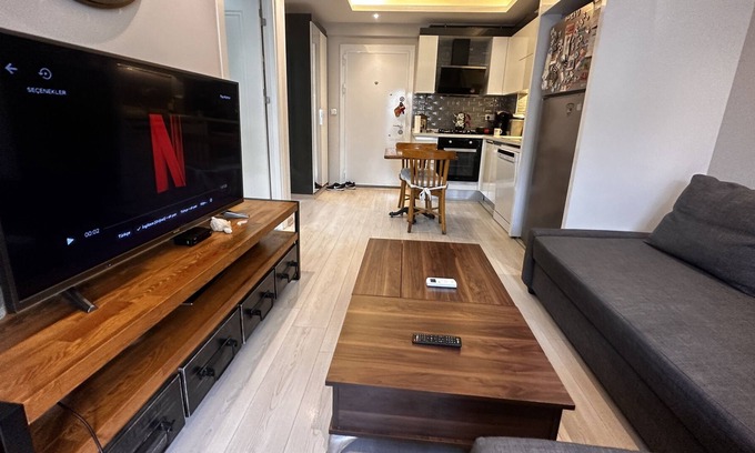 Bornova Apartment | Cozy 1+1 Apartment Near Küçükpark - Family Friendly Stay