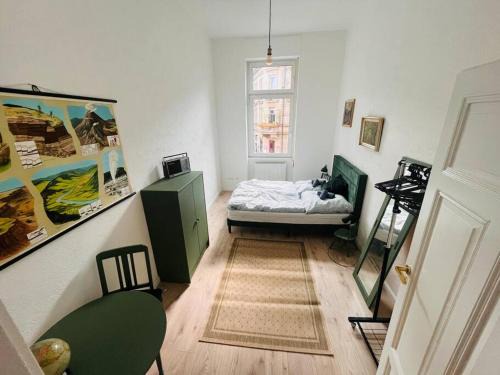 Karlsruhe City Centre Apartment | Artistic Apartment: Family-Friendly Stay with High Ratings