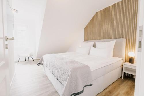 Greetsiel Apartment | Cozy Küsten Suite de See - Direct Deich Location & Balcony