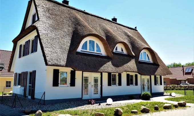 Rerik Villa | Discover Küstentraum: Oceanfront Bliss & Pet-Friendly Stays