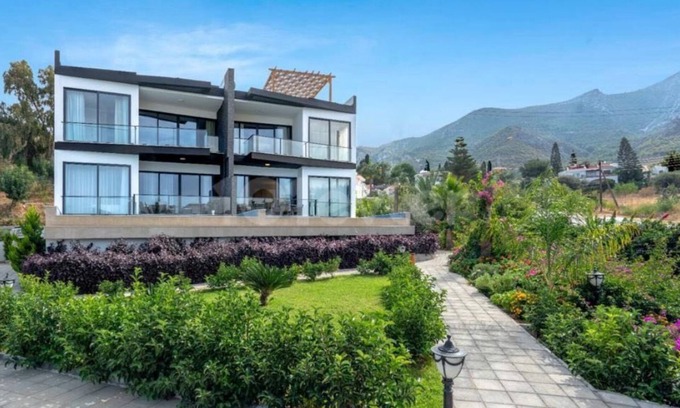 Bellapais House | Kıbrıs’ın en iyi konumunda ,özel havuzlu 3 oda -4 banyolu eviniz sizi bekliyor