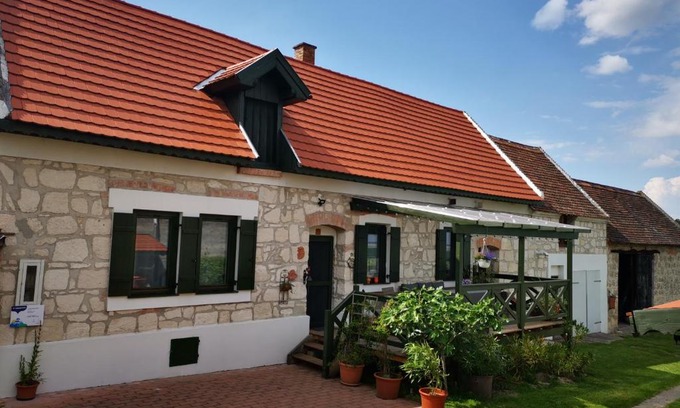 Fertorakos House | Oceanfront Retreat at Kőfejtő háza - Guest Rated 9.7/10