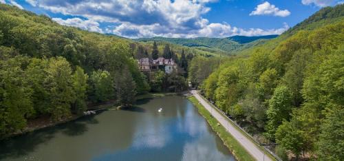 Nagyhuta Hotel | Discover Kőkapu Vadászkastély: Family-Friendly Hotel & Spa