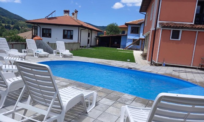 Koprivshtitsa Villa | Discover Kъща за гости Демария: Pet-Friendly Retreat!