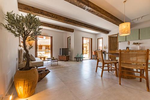 Aduanas Apartment | Discover K-ALMA Apartment: Pet-Friendly Oceanfront Retreat