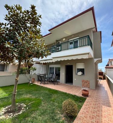Nikita Apartment | Cozy K&B House: Pet-Friendly Oceanfront Retreat