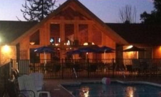 Town of Scriba Cabin | Relax at K&G Resort: Oceanfront Retreat with Pool