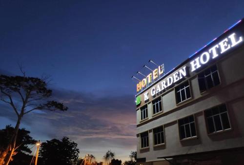 Kampung Permatang Tok Mamat Hotel | Convenient K Garden Hotel Parit Buntar for Families
