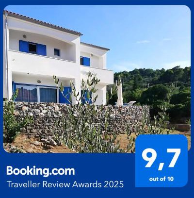 Iz House | Top-Rated K-Rooms: Family-Friendly Getaway Awaits