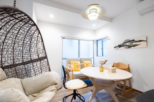 Adachi Apartment | K's Casa西新井 駅徒歩4分 ディズニー車26分 56m2 ハンギングチェア 下町の快い暮らし
