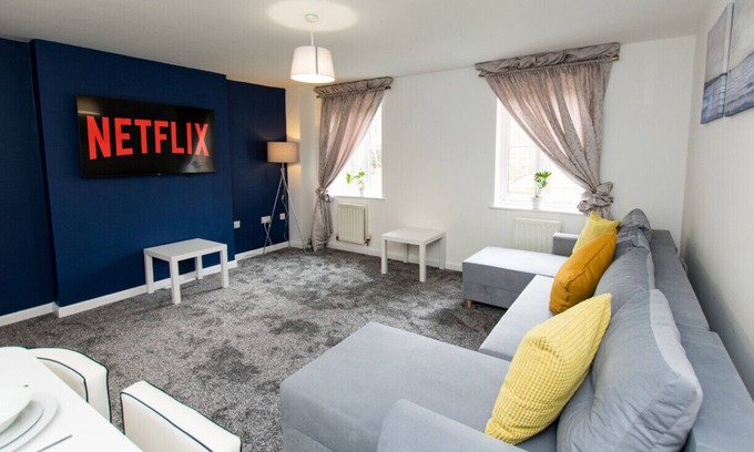 Birmingham House | K Suites - Modern 3 Bedroom House w/ free Wi-Fi