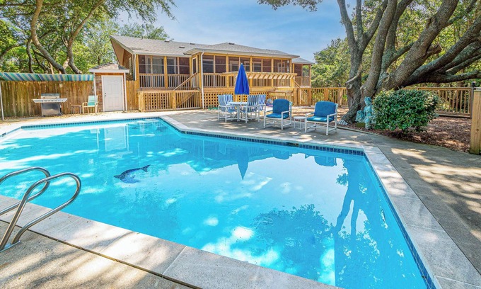 Sea Scape House | Relax at The Green House: Pet Friendly with Private Pool