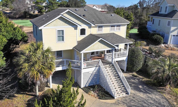 Sea Scape House | Relaxing Show Boat Rental with Pool, Hot Tub & Golf Views