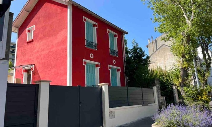 Bagneux Villa | Convenient K3 Maison: Pet & Child-Friendly Near Paris