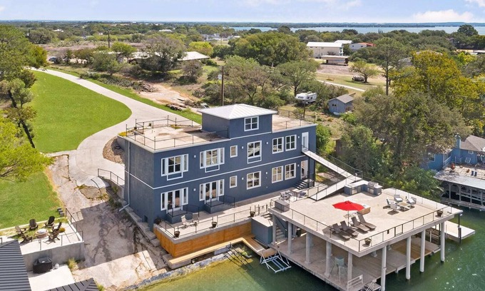 Granite Shoals House | Experience K5 Lakehouse: Waterfront Retreat with Hot Tub