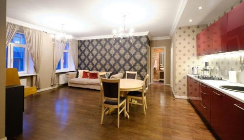 Maskavas Forstate Apartment | Stylish K777 2 Bedroom Suite - Family-Friendly Retreat