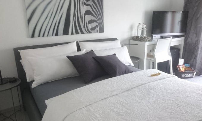 Kirchentellinsfurt Bed & Breakfast | Discover K82 BNB & Hotel with Oceanfront Views
