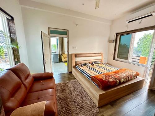 Varanasi House | Modern Suite at Kaashi Flora: Guest Rated 10/10, Pet Friendly