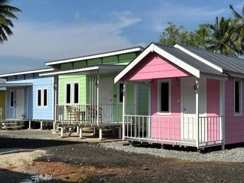 Mersing Other | Outstanding Kabin Biru: Kid-Friendly Retreat with Top Ratings