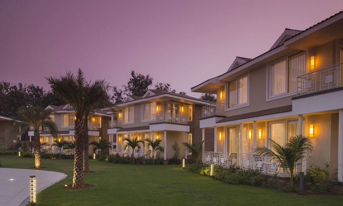 Vadodara Hotel | Discover Kabir Hotel & Spa: Relaxing Pool and Spa Retreat