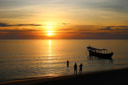 Prey Nob House | Explore Kactus KohTaKiev: Oceanfront, Pet-Friendly Bliss