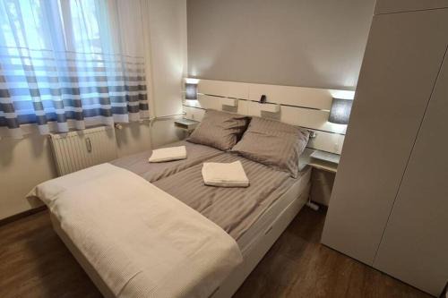 Szekszard Apartment | Inviting Kadarka Apartman in Szekszárd with Breakfast