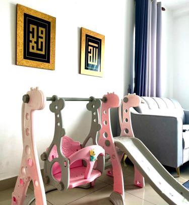 Central Seberang Perai Apartment | Relaxing KAF Homestay: Pool, Kids Trampoline & Game Console
