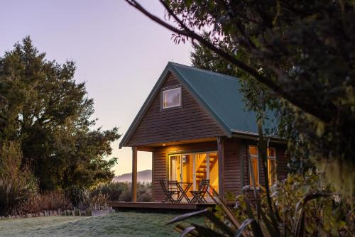 Franz Josef Glacier Hotel | Discover Kahere Retreat: Top-Rated Getaway with Hot Tub