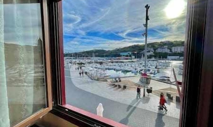 Bermeo Apartment | Oceanfront Suite at Kai Etxea in Bermeo's Vibrant Harbor