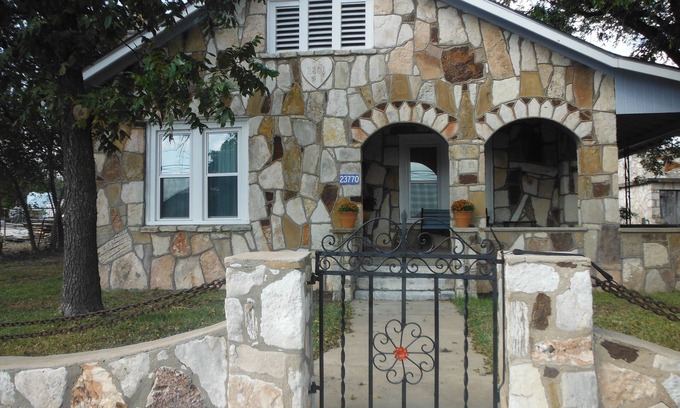 Harper House | Discover Kaiser House: Your Ideal Texas Hill Country Retreat