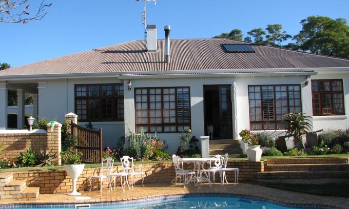 Grahamstown Bed & Breakfast | Experience Kaiser's B&B: Pet-Friendly Stay with Pool & Breakfast