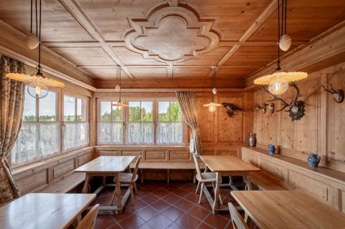 Collalbo Hotel | Oceanfront Escape at Kaiserau 1907 - Rated 8.8/10