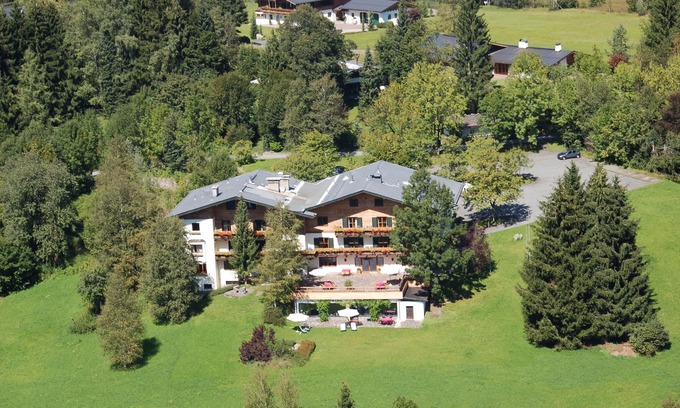 Kitzbuehel Ski Chalet | Experience Kaiserhof Chalet: Pool, Spa & Ocean Views