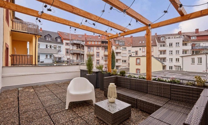 Kaiserslautern Apartment | Experience Bella: A Unique Expressionist Hotel Stay