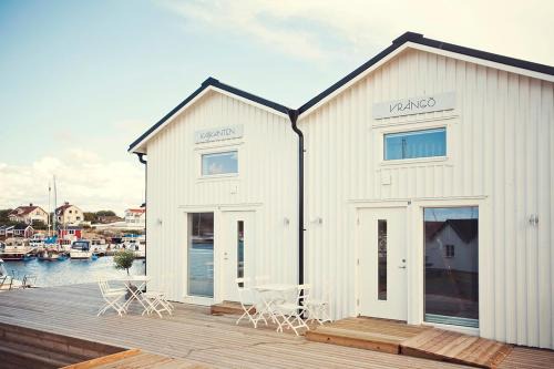Vrango Apartment | Discover Kajkanten Vrångö: Oceanfront Oasis with Hot Tub
