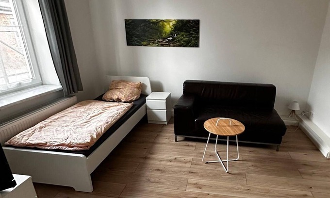 Brunsbuttel Apartment | Cozy Kakadu: Ideal for Couples with Breakfast & Kitchen