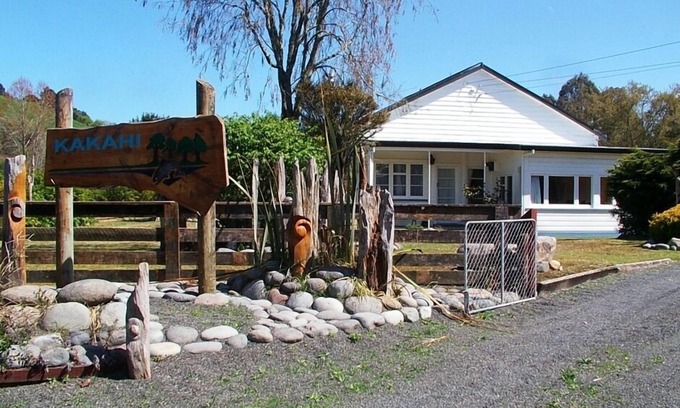 Kakahi House | Explore Kakahi Adventure Lodge: Pet-Friendly Retreat