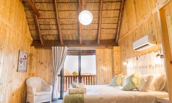 Upington House | Family-Friendly Kalahari Lion's Rest - Guest Rated 9.6
