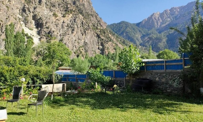 Batrik Hotel | Budget-Friendly Kalash Continental Hotel with Breakfast Options